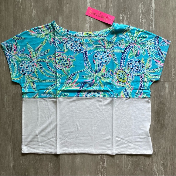 Lilly Pulitzer Finn Cropped Short Sleeve Top - Bermuda Blue Turtle Szn - Picture 2 of 7